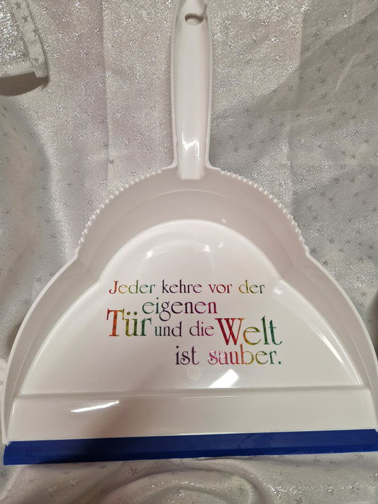 Kehrschaufel mit Spruch