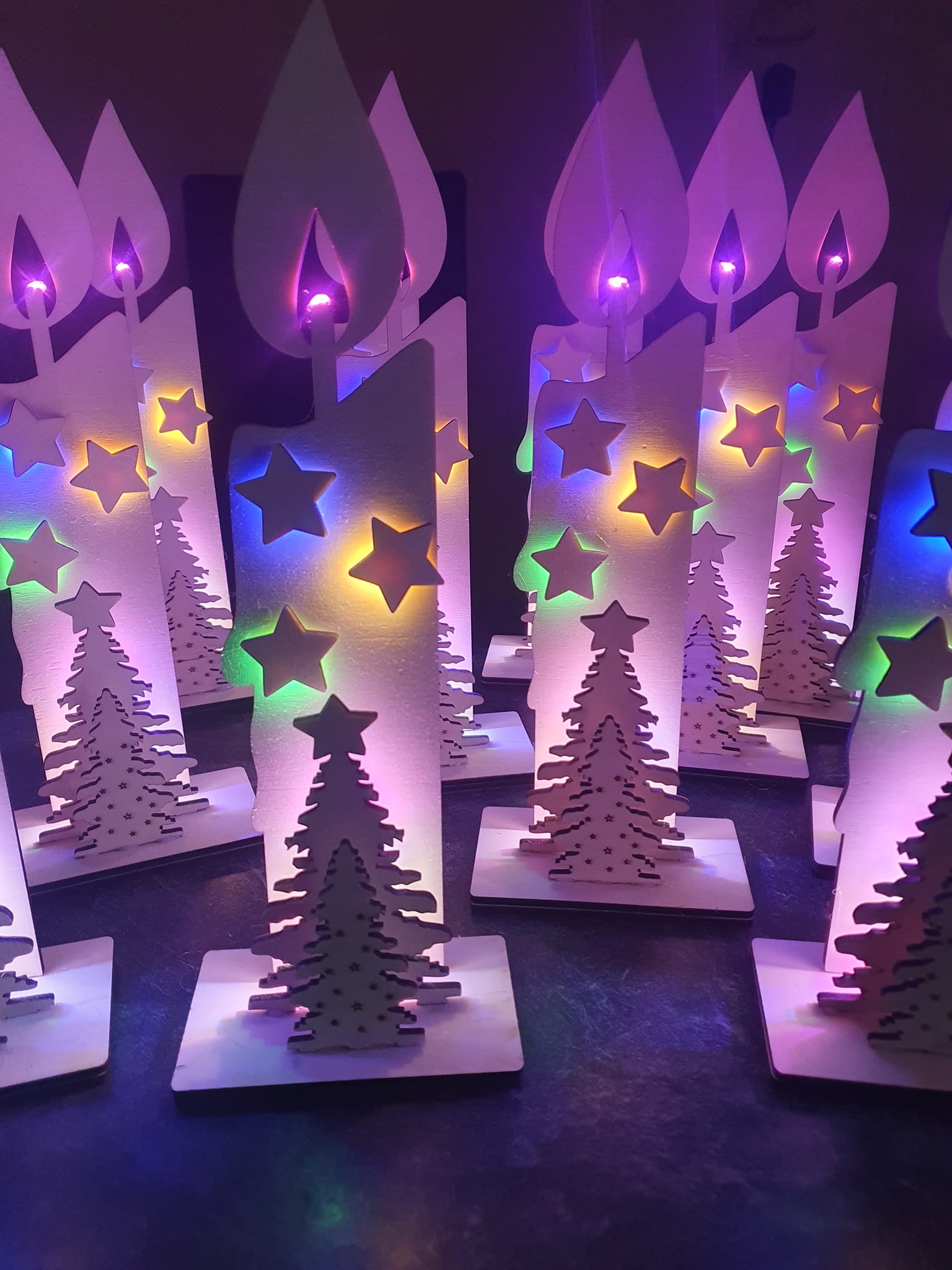 LED Kerze Baum Sterne Pappelholz Gelasert